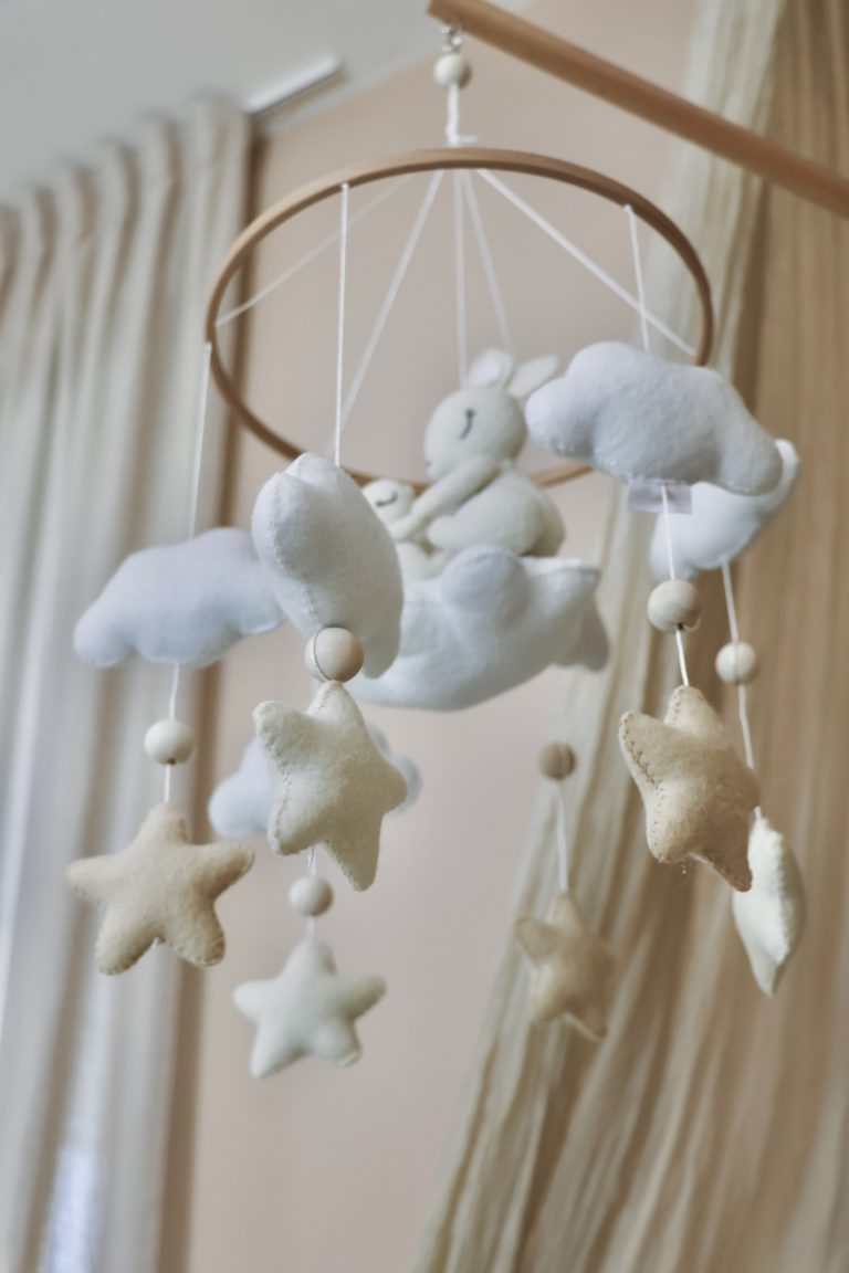 babymobile konijn mama met baby