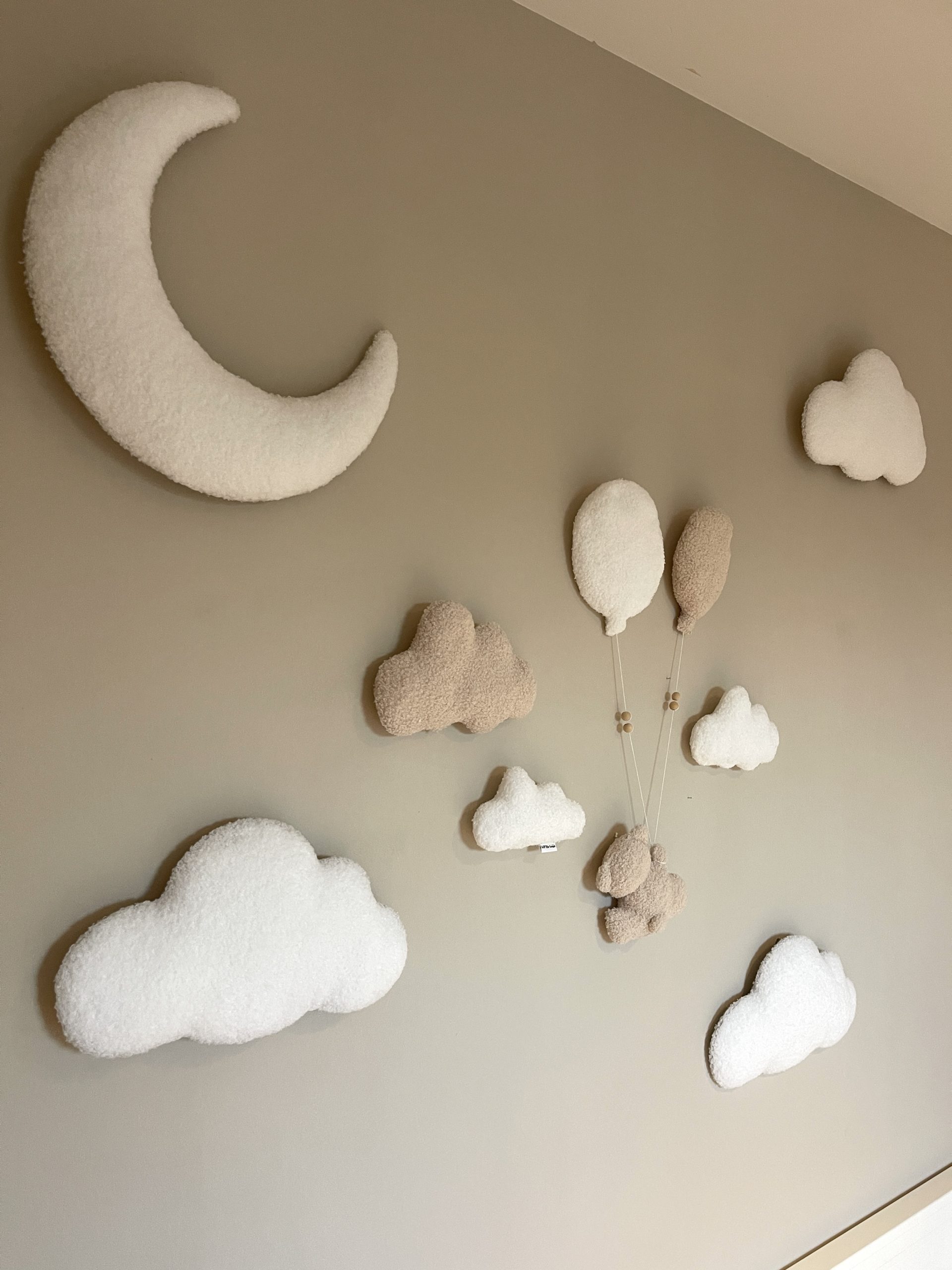 full wall bouclé deco